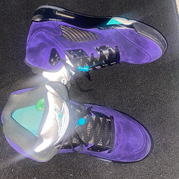 281 resell price barely wore.they are purple